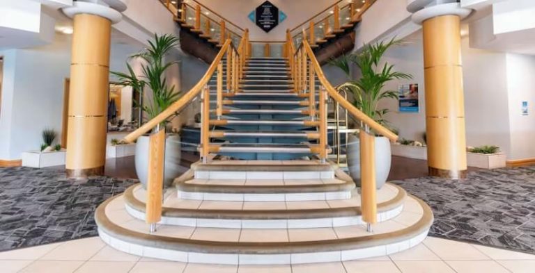 where to stay hero mob